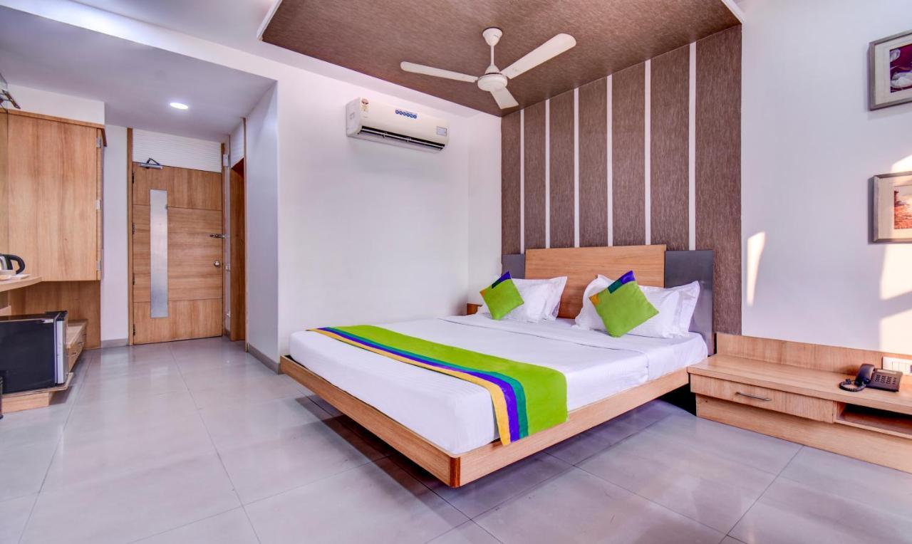Treebo Admiral Suites New Usmanpura Aurangabad  Zewnętrze zdjęcie