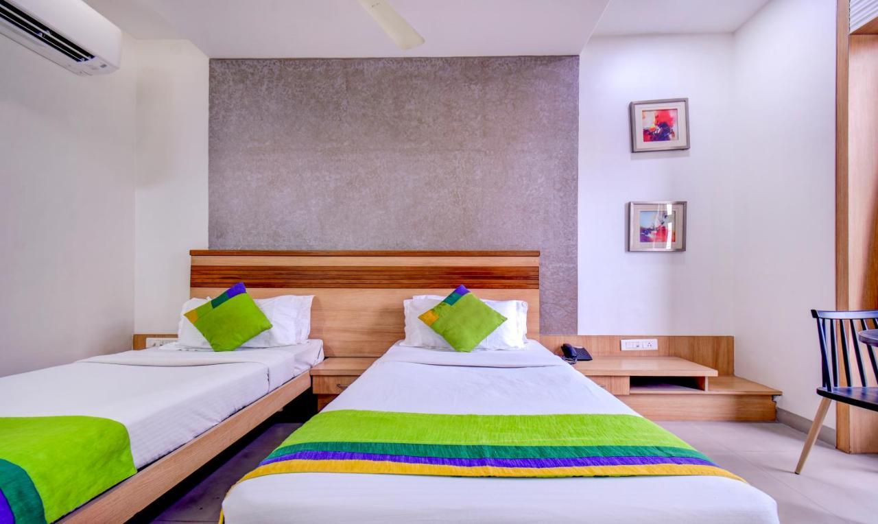 Treebo Admiral Suites New Usmanpura Aurangabad  Zewnętrze zdjęcie
