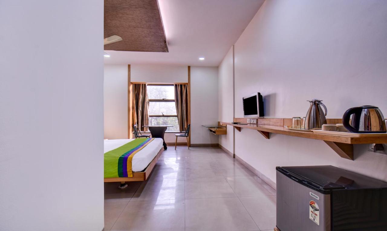 Treebo Admiral Suites New Usmanpura Aurangabad  Zewnętrze zdjęcie
