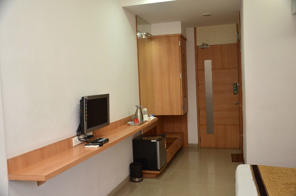 Treebo Admiral Suites New Usmanpura Aurangabad  Zewnętrze zdjęcie