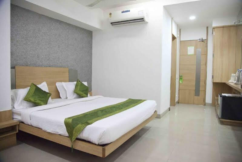 Treebo Admiral Suites New Usmanpura Aurangabad  Zewnętrze zdjęcie