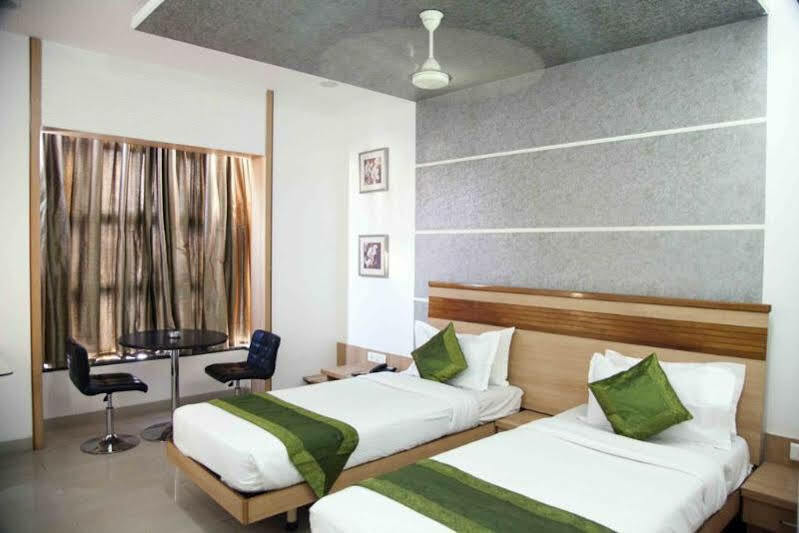 Treebo Admiral Suites New Usmanpura Aurangabad  Zewnętrze zdjęcie