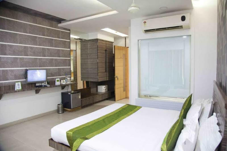 Treebo Admiral Suites New Usmanpura Aurangabad  Zewnętrze zdjęcie