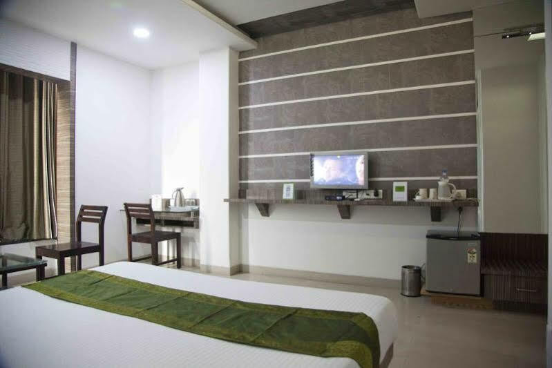 Treebo Admiral Suites New Usmanpura Aurangabad  Zewnętrze zdjęcie