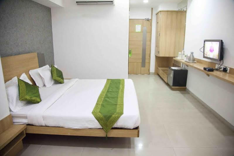 Treebo Admiral Suites New Usmanpura Aurangabad  Zewnętrze zdjęcie