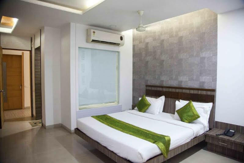 Treebo Admiral Suites New Usmanpura Aurangabad  Zewnętrze zdjęcie